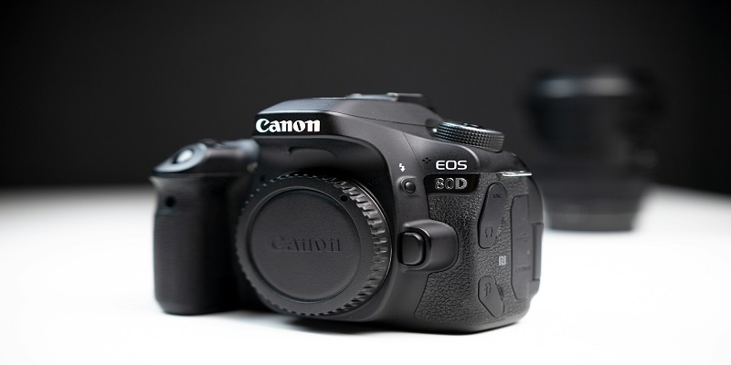 How to charge a canon camera