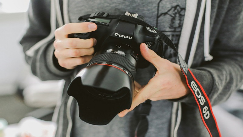 how to attach canon camera strap