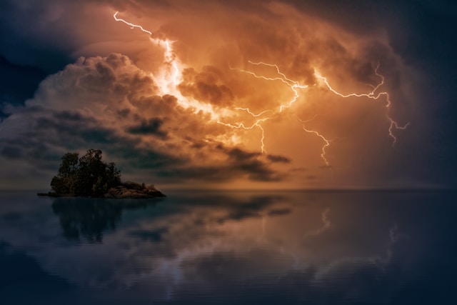 how to photograph lightning