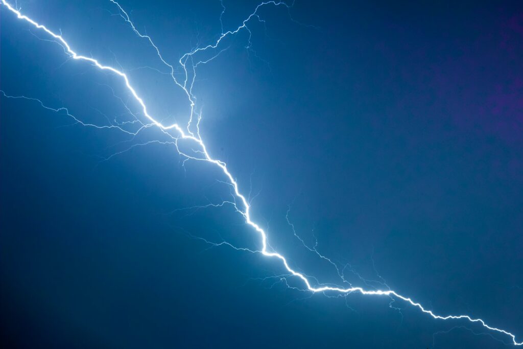 how to photograph lightning